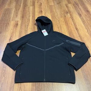Nike Black Performance Jacket with Hood and Full-Length Zipper